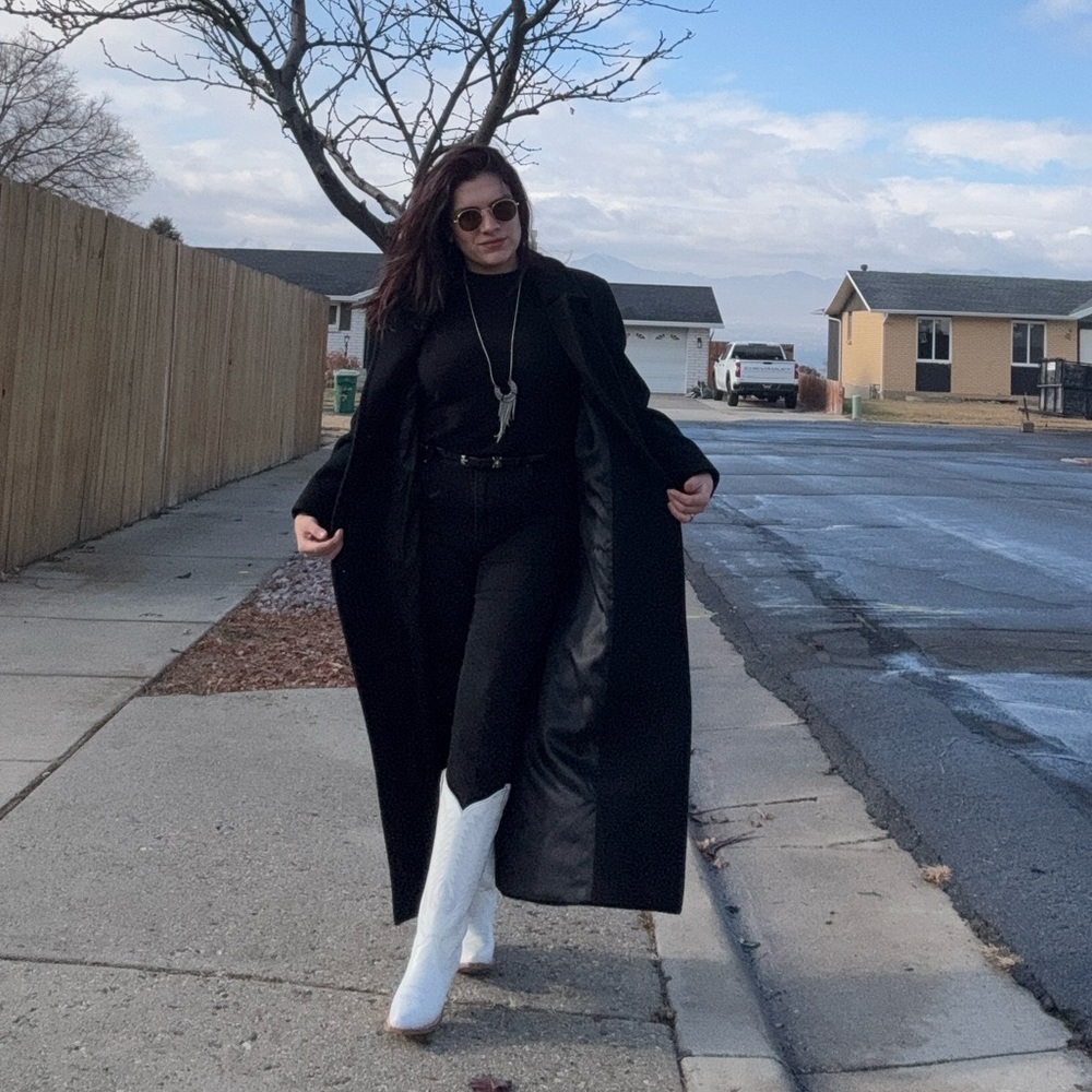ILGWU 🖤 vintage  Wool women’s long coat size 10 (measures on photos).